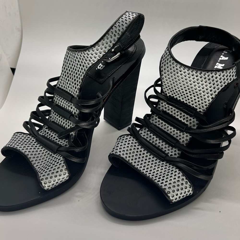 L.A.M.B Bedford Perforated Two-Tone Open Toe Leather Heeled Sandals Size 8 black
